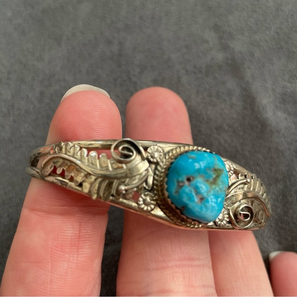 Vintage Navajo Sterling Silver and Turquoise Stone Bracelet - Picture 3 of 7